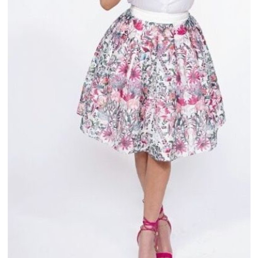 Ted Baker London | Sadah
Skirt TB size 1 (US 1-2)